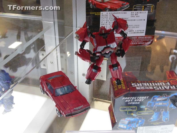 Sdcc 2012 Toys R Us Transformers Generations Asia Exclusive Cliffjumper  (12 of 141)